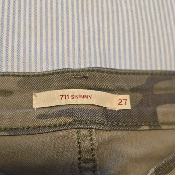 Levi's Camouflage 711 Skinny Jeans - Picture 2 of 3